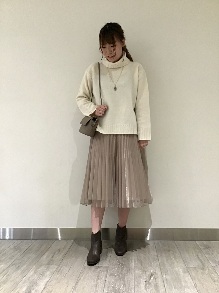 ストラ 【美人百花掲載】キラキラプリーツスカートでお出掛けコーデ 